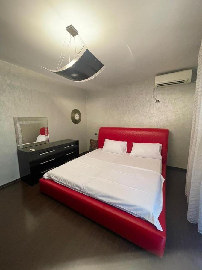 Luxury Apartment City Centre Tirana Esterno foto